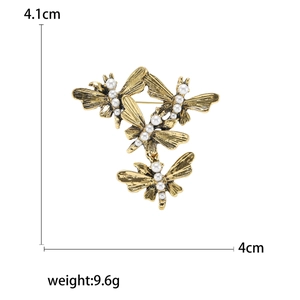 Vintage golden dragonfly brooch with pearls, size measurement 4.1cm x 4cm, weight 9.6g
