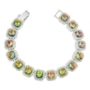 Dettaglio del bracciale hip hop argento con cristalli quadrati colorati e pavé di diamanti