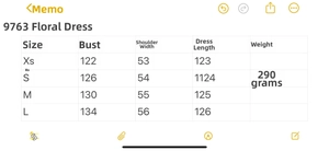Tableau des tailles détaillé pour robe longue imprimée avec mesures de poitrine et d'épaules