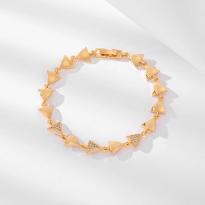 Eleganter vergoldeter Dreiecks-Anhänger-Armreif mit weißen Zirkonia für Damen