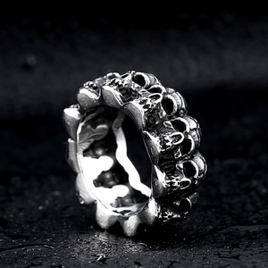 Retro gothic skull ring for men in silver steel, punk style relief design for bikers