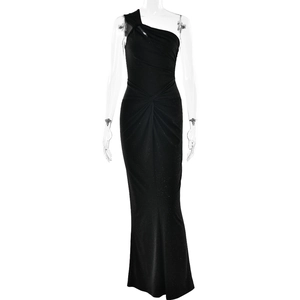 Robe de soirée noire étincelante à une épaule avec taille froncée et longueur au sol