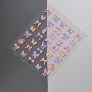 Detalle de pegatinas 5D para uñas con mariposas y lazos rosas y azules, modelo n.º Co-159