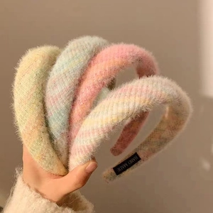 Serre-Tête En Peluche Femmes Faux Mohair Coloré Arc-En-Ciel Large Bord Bandeau Fait Main Doux Sucré Accessoires Hiver