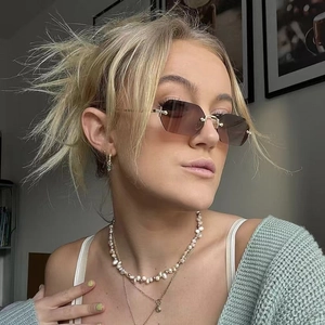 Gafas de sol punk con montura metálica pequeña y lentes hexagonales degradadas