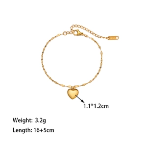 Détail du bracelet pendentif cœur en or 18K avec dimensions et fermoir mousqueton réglable