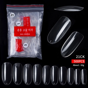 Gedetailleerde set van 500 heldere ovale kunstnagels in genummerde plastic zakjes