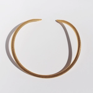 Minimalist gold-plated mesh weave metal choker necklace in an open snake pattern design