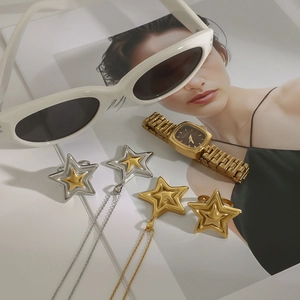 Collier étoile en acier inoxydable bicolore or 18k et argent avec montre assortie