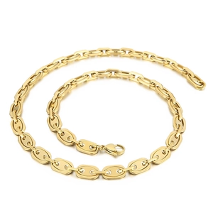 Collana in acciaio inossidabile dorato con maglie a naso di maiale e catena rettangolare