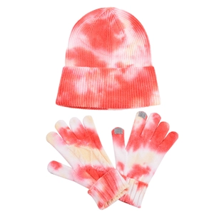 Set aus Strickmütze und Touchscreen-Handschuhen in Rot-Weiß-Batikoptik für den Winter