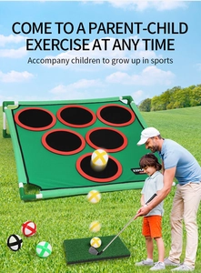Vue détaillée du jeu de golf avec cible pliante et balles adhésives colorées