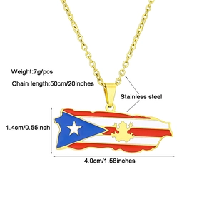 Détail du collier de 50cm en acier doré avec pendentif Coqui de Porto Rico