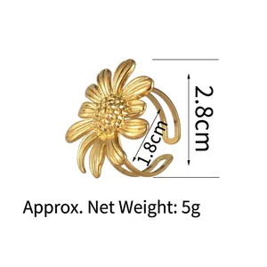 Macro detail of gold daisy open ring with 2.8cm flower diameter and polished finish