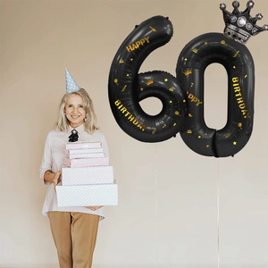 Ballon 60 ans noir et or de 40 pouces avec couronne argentée et motifs d'étoiles dorées