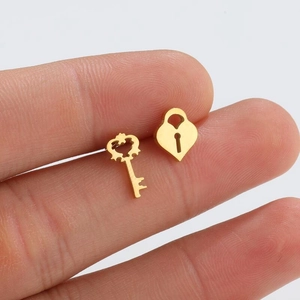 Asymmetrische Herzschloss Und Schlüssel Ohrringe Edelstahl Minimalistisch Romantisch Mode Schmuck Für Damen