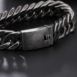Vintage industrial style black chain titanium steel bracelet with textured clasp for men