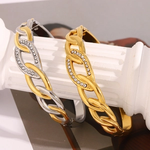 18K gold plated stainless steel curb chain bracelet with sparkling zircon stones