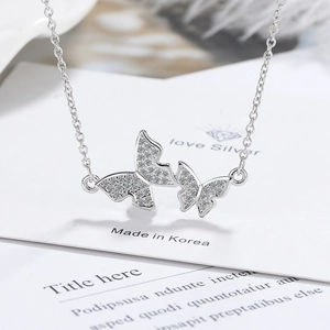 Silberne Schmetterlings-Halskette mit Zirkonia-Besatz an einer eleganten Gliederkette
