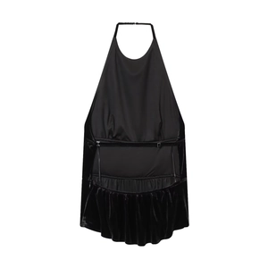 Elegante top a dolcevita in velluto nero con dettagli arricciati e schiena scoperta