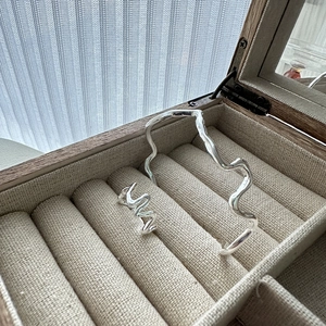 Minimalist S925 sterling silver wavy ring and bracelet set in a wooden jewelry box