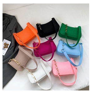 Multiple colors of crocodile pattern shoulder bags with elegant chain straps
