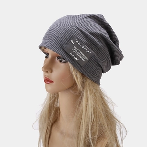 Bonnet en maille grise style japonais avec écusson à lettres vintage pour hommes et femmes