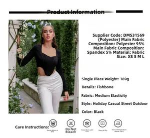 Vue détaillée du haut corset noir avec col carré et texture en tissu tricoté