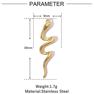 Detailed parameter view of gold snake pendant showing 39mm length and steel material