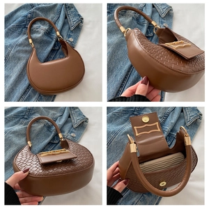 Dettagli della borsa a mezzaluna in pelle PU marrone con trama intrecciata e fibbia dorata