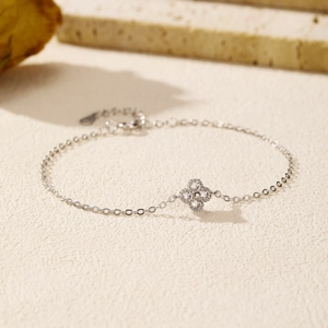 Elegant S925 sterling silver four-leaf clover bracelet with sparkling clear gemstones