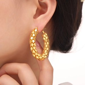 Textured gold-plated titanium steel U-shaped hoop earrings with scale-like surface