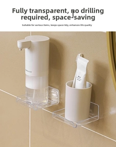 Détail d'étagères murales transparentes avec fixation adhésive pour un rangement compact