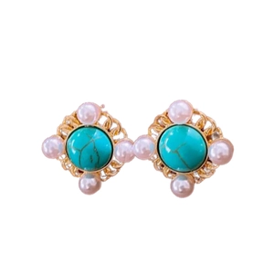 Vintage geometric pearl earrings with turquoise stone and gold filigree in palace style