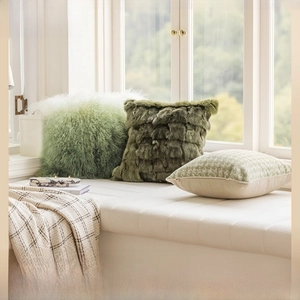 Detailed texture of green velvet and floral patterned decorative throw pillow set
