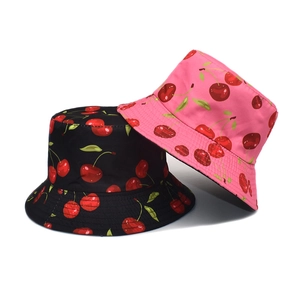 Chapeau bob style japonais avec motif cerise en noir et rose pour protection solaire