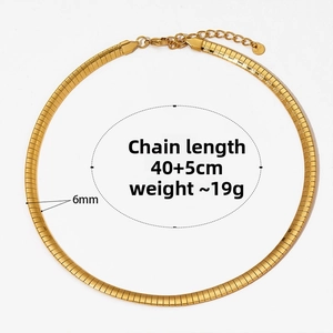 Détail du collier chaîne serpent oméga doré de 6mm avec spécifications de longueur et poids
