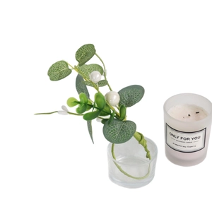 Rond de serviette eucalyptus avec perles blanches et support en verre pour mariage