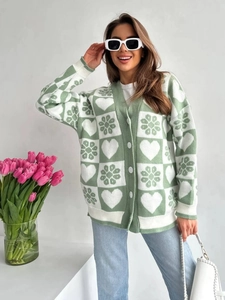 Cardigan femme en maille à carreaux verts et cœurs, col en V et coupe décontractée