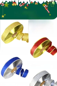 Detalle de cintas navideñas con purpurina de 2m en oro, rojo, azul y plata para árbol