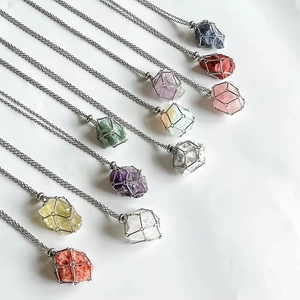 Set de colliers en cristaux naturels avec maille métallique et chaînes argentées