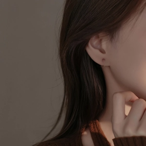 Minimalist S925 sterling silver hollow heart hoop earrings on a female model
