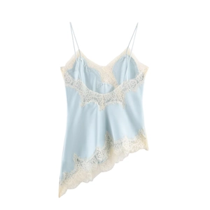 Hellblaues Satin-Top mit cremefarbener Spitze und asymmetrischem Saum für Damen