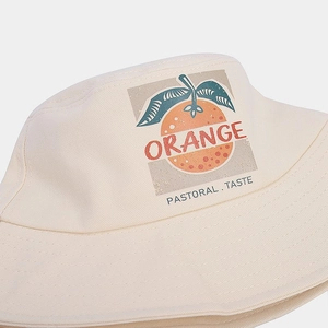 Chapeau bob crème avec motif orange rétro et texte PASTORAL TASTE pour protection solaire