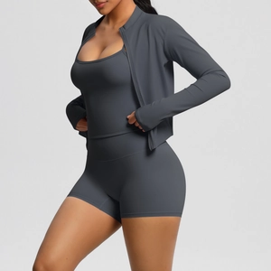 Dunkelgraues dreiteiliges Yoga-Set mit Zip-Jacke, Sport-BH und High-Waist-Shorts