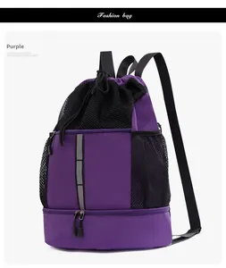 Dettaglio dello zaino viola impermeabile con scomparto inferiore separato per scarpe con zip