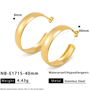 Detailed view of 40mm gold-plated U-shaped earrings showing dimensions and weight