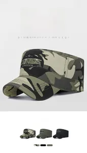 Detail der Stickerei CORPS EXPEDITION auf der Camouflage Militär-Flachkappe