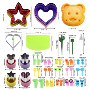 Kit de 42 emporte-pièces à sandwich avec moules cœur et piques animaux variés