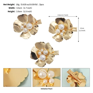 Détail de 3 barrettes à cheveux fleurs en métal doré avec perles et pinces